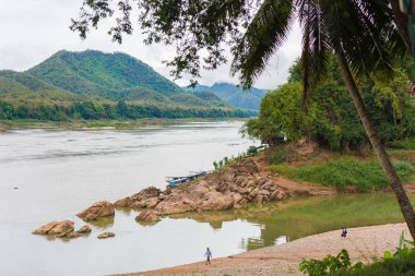 Louangphabang, Laos-11 Ocak 2017: Nam Khan nehrinin görünümü. Metin için boşluk Kopyala.