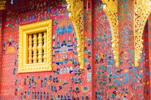 Mosaic on the facade of the temple in Louangphabang, Laos. Close-up. — Stock Photo, Image
