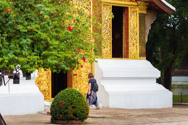 Pohřební kaple Wat Xieng Thong, Louangphabang, Laos. Kopírovat prostor pro text. — Stock fotografie