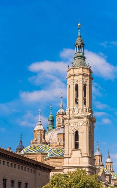 Ayağı Our Lady - Roma Katolik Kilisesi, Zaragoza, İspanya Katedrali-Bazilikası. Metin için yer kopyalayın. Dikey.