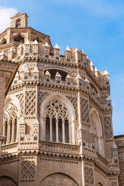 Kurtarıcı ya da Catedral del Salvador Zaragoza, İspanya katedral. Yakın çekim. Dikey.                             