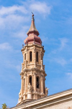 Kurtarıcı ya da Catedral del Salvador Zaragoza, İspanya katedral. Metin için yer kopyalayın. Dikey.                             