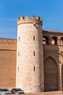 Saray Aljaferia, Zaragoza, İspanya'da 11 inci yüzyılda inşa görünümünü. Dikey. Metin için yer kopyalayın.                               