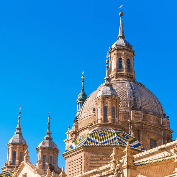 Ayağı Our Lady - Roma Katolik Kilisesi, Zaragoza, İspanya Katedrali-Bazilikası. Yakın çekim.