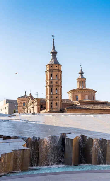 Kilise Iglesia de San Juan de los Panetes, Zaragoza, İspanya. Metin için yer kopyalayın. Dikey. — Stok fotoğraf