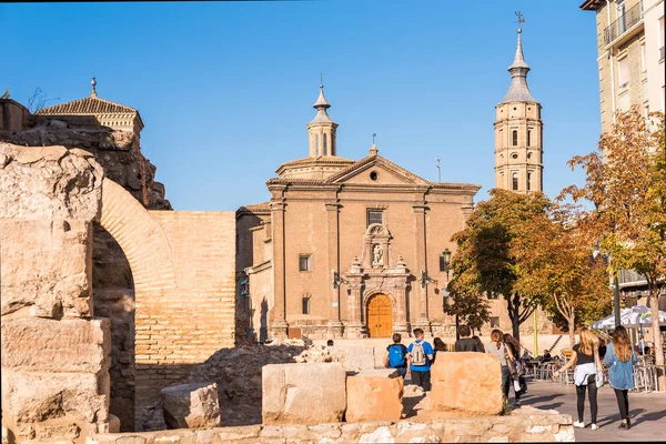 Roman walls in the background of the church Iglesia de San Juan de los Panetes, Zaragoza, Spain. Copy space for text. — Stock Photo, Image