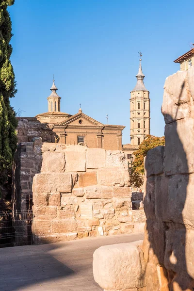 Roman walls in the background of the church Iglesia de San Juan de los Panetes, Zaragoza, Spain. Copy space for text. Vertical. — Stock Photo, Image