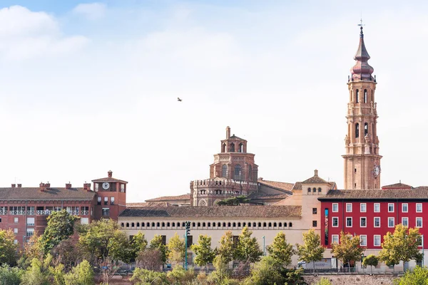 Saragossa, Spanien - 27 September 2017: Domkyrkan av Frälsaren eller Catedral del Salvador. Kopiera utrymme för text. — Stockfoto