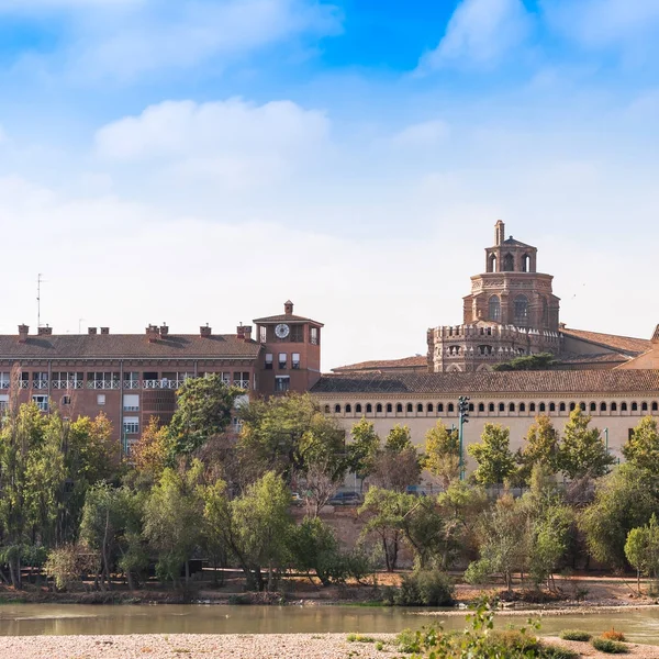 Katedralen i den Frälsare eller Catedral del Salvador i Zaragoza, Spanien. Kopiera utrymme för text. — Stockfoto