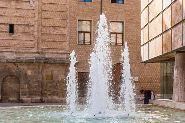 Vista de la fuente de primer plano, Zaragoza, España. Copiar espacio para texto . — Foto de Stock