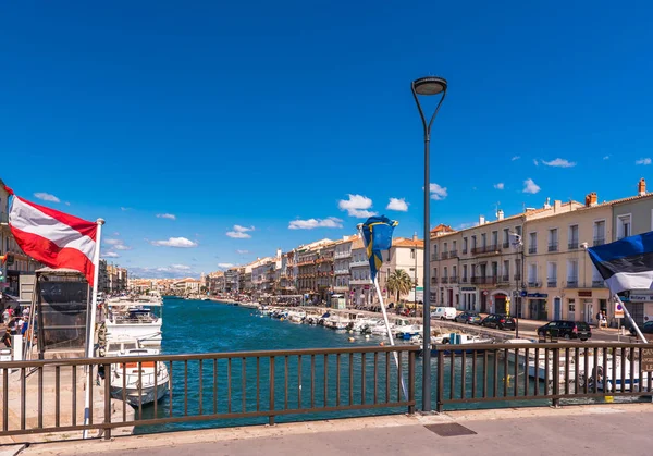 SETE, FRANCIA - 10 DE SEPTIEMBRE DE 2017: Vista del canal real en Sete. Copiar espacio para texto . — Foto de Stock