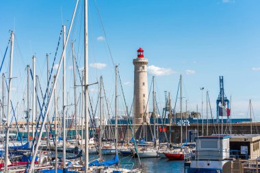 Sete, Fransa - 10 Eylül 2017: Sete Limanı Güney Fransa'da Akdeniz yakınındaki yılında deniz feneri ile çarpıcı. Metin için yer kopyalayın. 