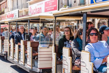 Sete, Fransa - 10 Eylül 2017: Gezi lokomotif bir şehir sokakta. Yakın çekim.