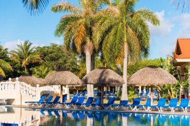 Varadero, Matanzas, Cuba - 18 Mayıs 2017: Sitede Yüzme Havuzu görünümünü. Metin için yer kopyalayın.