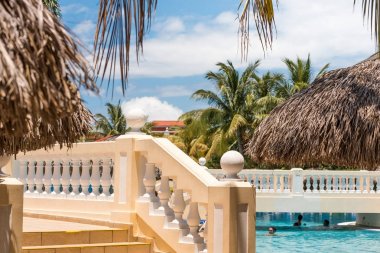 Varadero, Matanzas, Cuba - 18 Mayıs 2017: Sitede Yüzme Havuzu görünümünü. Yakın çekim.