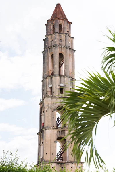Trinidad, Kuba - 16. května 2017: Pohled z věže Manaki Isnagi. Prostor pro text kopírovat. Vertikální. — Stock fotografie