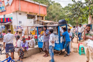 Puttaparthi, Andhra Pradesh, Hindistan - 9 Temmuz 2017: Yerel Hint pazarı. Metin için yer kopyalayın.