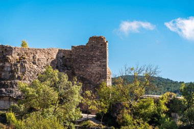 Siuran Kalesi, Tarragona, Catalunya, İspanya'nın kalıntıları görünümünü. Metin için yer kopyalayın. 