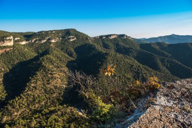 Siurana de Prades, Tarragona, İspanya kayalık manzarada. Metin için yer kopyalayın.
