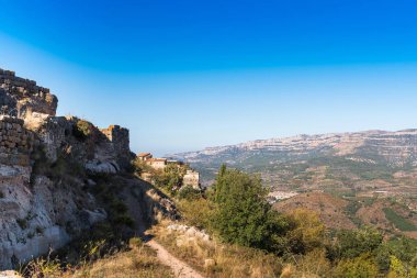 Köyün Siurana de Prades, Tarragona, Catalunya, İspanya görünümünü. Metin için yer kopyalayın.