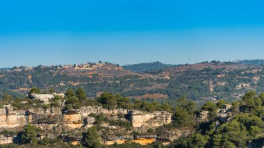Siurana de Prades, Tarragona, İspanya kayalık manzarada. Metin için yer kopyalayın.
