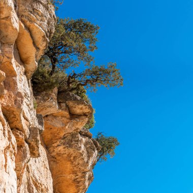 Siurana de Prades, Tarragona, İspanya kayalık manzarada. Metin için yer kopyalayın.