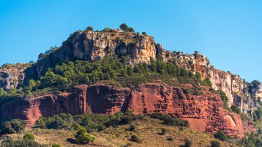 Siurana de Prades, Tarragona, İspanya kayalık manzarada. Metin için yer kopyalayın.
