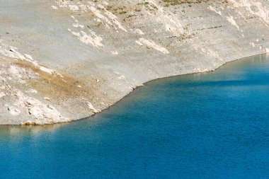 Rezervuar Pantano De Siurana, Tarragona, İspanya. Metin için yer kopyalayın. 