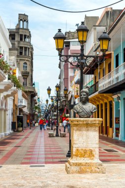 Santo Domingo, Dominik Cumhuriyeti - 8 Ağustos 2017: tarihi street şehrin görünümünü. Metin için yer kopyalayın. Dikey.