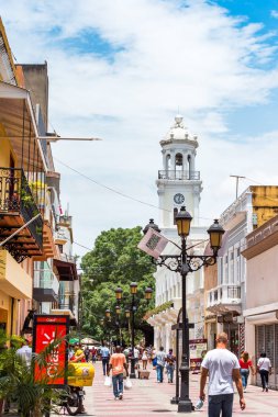 Santo Domingo, Dominik Cumhuriyeti - 8 Ağustos 2017: tarihi street şehrin görünümünü. Metin için yer kopyalayın. Dikey.