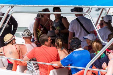 Bayahibe, Dominik Cumhuriyeti - 21 Mayıs 2017: Turist tekneden. Yakın çekim.