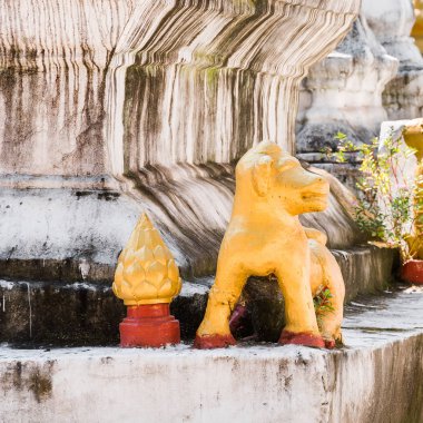 Budist tanrıların, Luanghabang, Laos heykelleri. Yakın çekim.