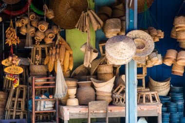 Louangphabang, Laos - 11 Ocak 2017: Laos hasır el sepeti yerel piyasada. Yakın çekim.