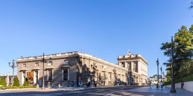 Madrid, İspanya - 26 Eylül 2017: Görünüm Kraliyet Sarayı binası. Metin için yer kopyalayın.