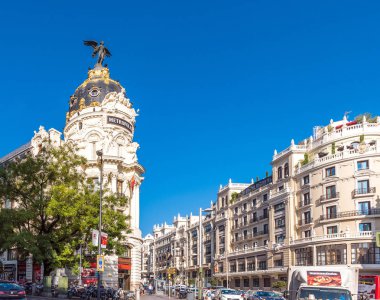 Madrid, İspanya - 26 Eylül 2017: Metropolis görünümü bina. Metin için yer kopyalayın. 