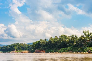 Nam Han Nehri, Louangphabang, Laos görünümünü. Metin için yer kopyalayın. 