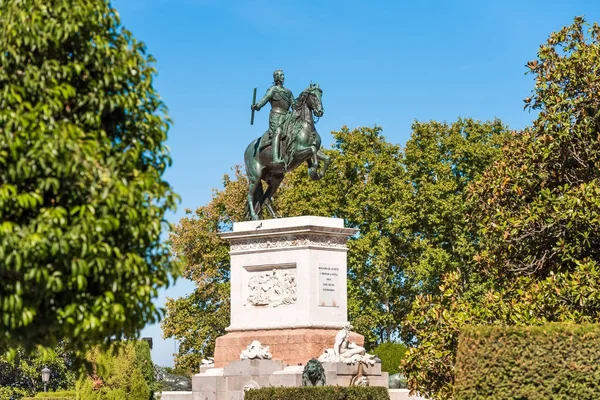 Rzeźba konia króla Filipa IV w Madrycie, Hiszpania. Kopiować miejsca na tekst. — Zdjęcie stockowe