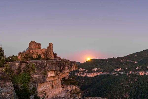 Sziklás táj Siurana de Prades, Tarragona, Spanyolország. Hely, a szöveg másolása. — Stock Fotó