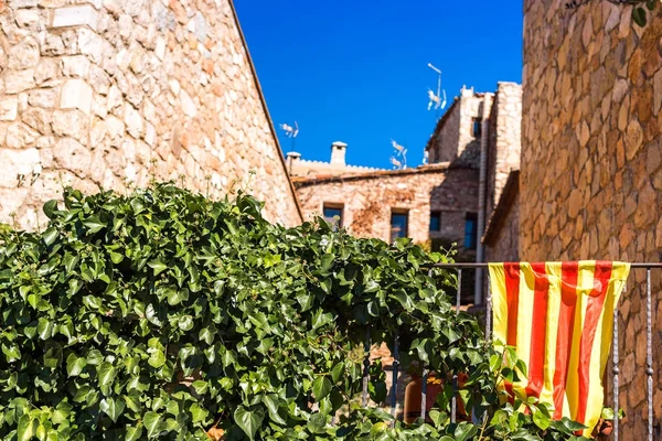 Άποψη από τα κτίρια στο χωριό τον/την Zom_b, Tarragona, Ισπανία. Χώρο αντίγραφο για το κείμενο. — Φωτογραφία Αρχείου