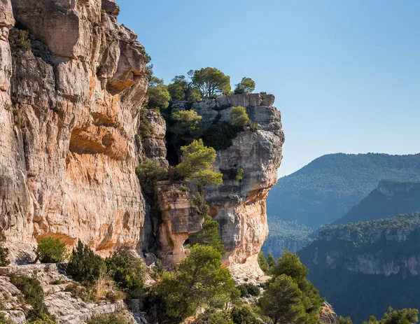 Sziklás táj Siurana de Prades, Tarragona, Spanyolország. Hely, a szöveg másolása. — Stock Fotó
