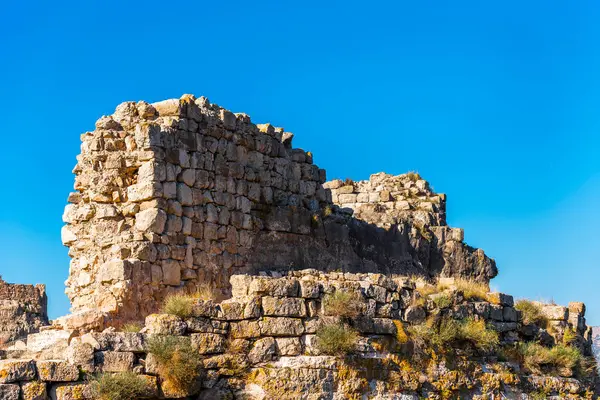 Vista de las ruinas del castillo de Siuran, Tarragona, Cataluña, España. Copiar espacio para texto . — Foto de Stock