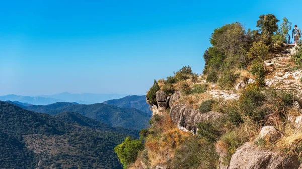 Siurana ・ デ ・ プラード、タラゴナ、スペインの岩の多い風景。コピーのテキストのための領域. — ストック写真