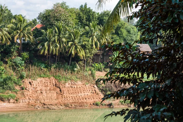 Vista del río Nam Khan, Louangphabang, Laos. Copiar espacio para texto . — Foto de Stock