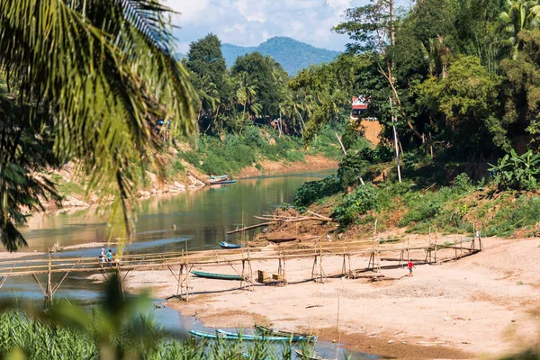 Nam Han Nehri, Louangphabang, Laos görünümünü. Metin için yer kopyalayın.