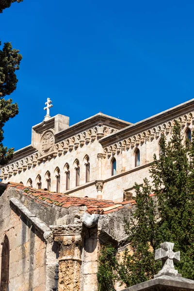 TARRAGONA, SPAIN - OCTOBER 4, 2017: View of the church Canta Tecla la Vella. Close-up. Vertical. — Stock Photo, Image