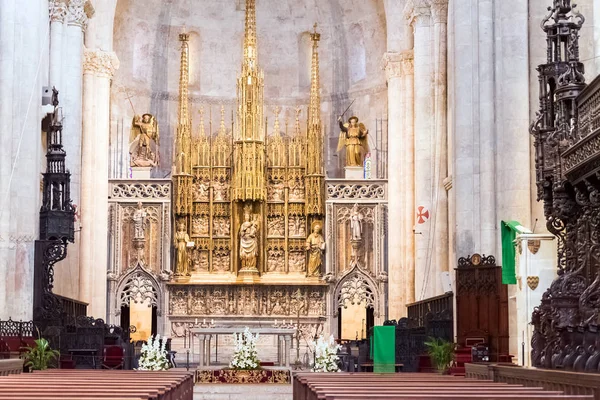 Tarragona, Hiszpania - 4 października 2017: Widok ołtarza w Tarragona Cathedral (katedra katolicka). Kopiować miejsca na tekst. — Zdjęcie stockowe