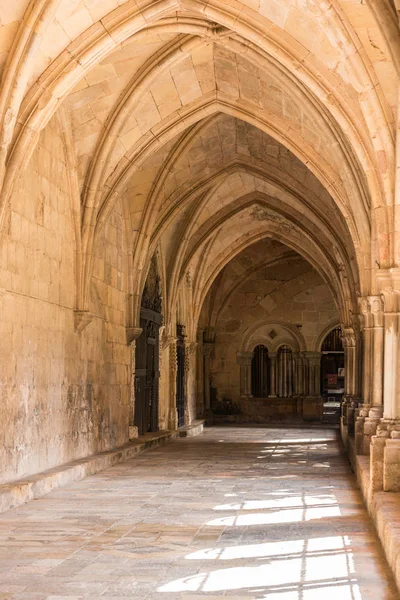 TARRAGONA, ESPAÑA - 4 DE OCTUBRE DE 2017: Interior de la Catedral de Tarragona. Copia espacio para texto. Vertical . — Foto de Stock