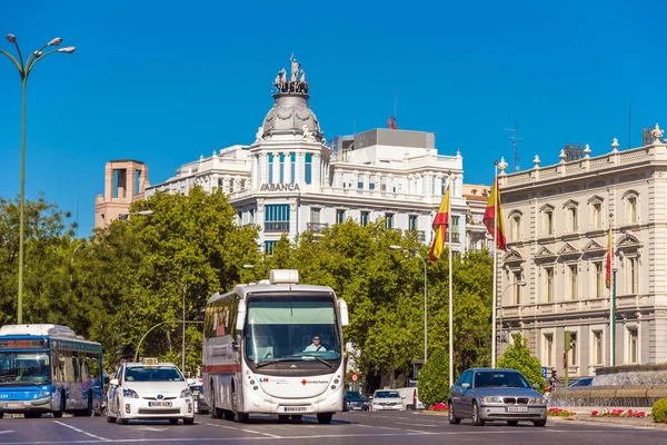 Madrid, Spanje - 26 September 2017: Uitzicht op de stad straat. Ruimte voor tekst kopiëren. — Stockfoto