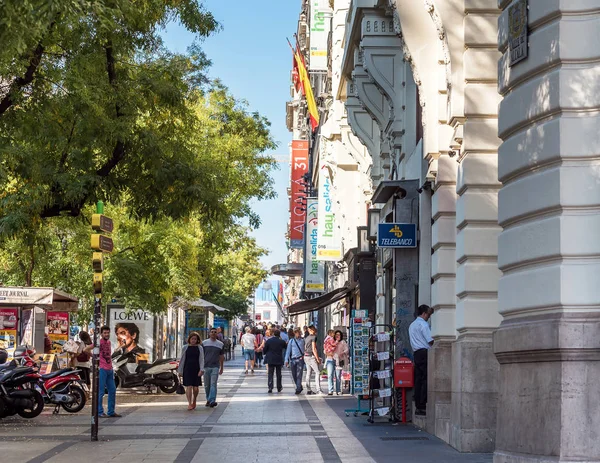 Мадрид, Іспанія - 26 вересня 2017: Перегляд вулиці міста. Копія простір для тексту. — стокове фото