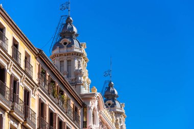 Madrid, İspanya - 26 Eylül 2017: Şehir merkezinde eski mimarisinin güzel tarihi yapı. Metin için yer kopyalayın. 